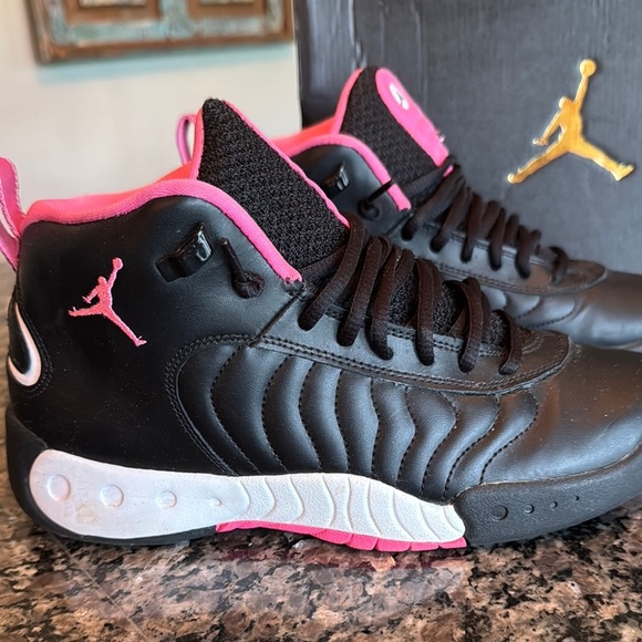 Jordan jump man pro Black and Pink Sneakers with Bold Design EUC 7Y or W8.5 - Picture 3 of 16